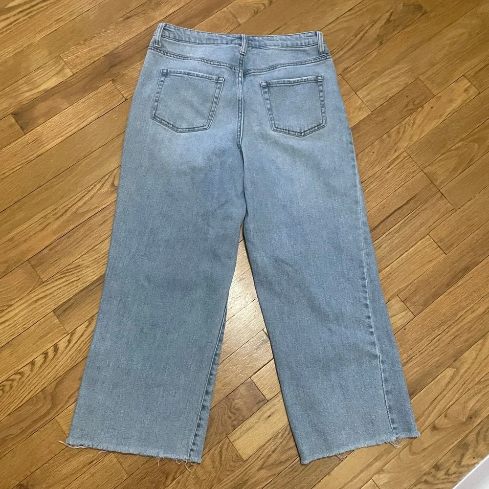 Wild Fable Women's 10 High‎ Rise Skater Jeans Light Wash Blue Wide Leg Raw Hem